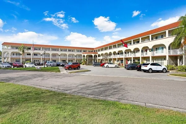 Property Slideshow image 2 of 46 | 2434 australia way 42, Clearwater, FL, 33763