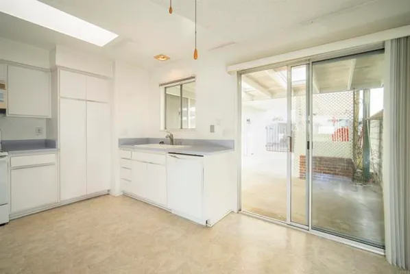 Property Slideshow image 3 of 31 | 3592 boussock ln, Oceanside, CA, 92057