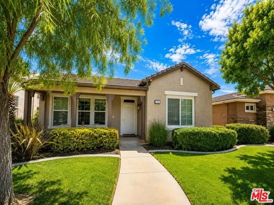 Property Slideshow image 2 of 27 | 128 paint crk, Beaumont, CA, 92223