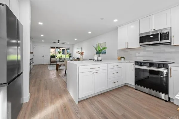 Property Slideshow image 2 of 42 | 1014 plover way, Oceanside, CA, 92057