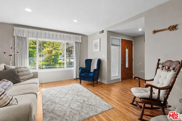 Property Slideshow image 2 of 19 | 26856 avenue of the oaks, Newhall (Santa Clarita), CA, 91321