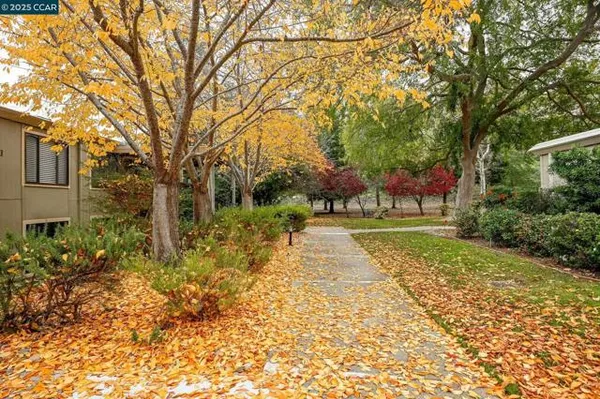 Property Slideshow image 2 of 31 | 1131 oakmont dr 6, Walnut Creek, CA, 94595