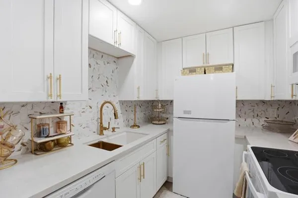 Property Slideshow image 3 of 9 | 6350 genesee ave 107, San Diego, CA, 92122