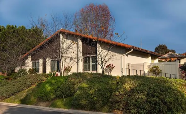 Property Slideshow image 2 of 21 | 360 abington rd, Encinitas, CA, 92024