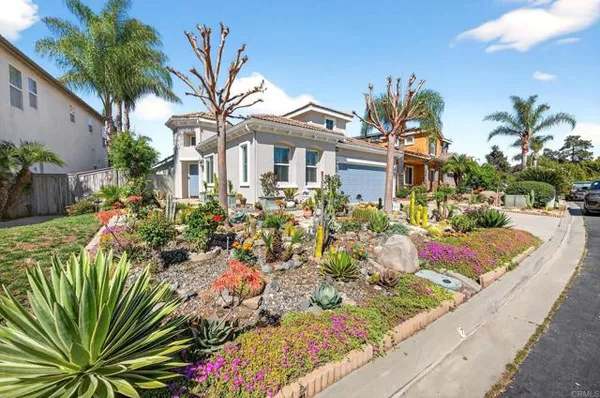 Property Slideshow image 2 of 60 | 10254 spruce woodlands way, Escondido, CA, 92026