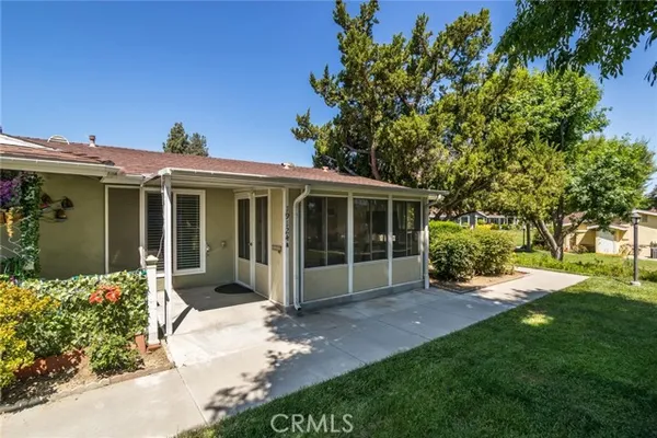 Property Slideshow image 2 of 35 | 19124 avenue of the oaks a, Newhall (Santa Clarita), CA, 91321