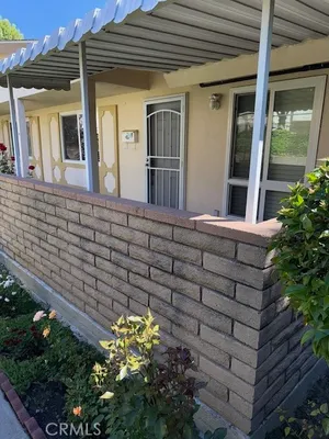 Property Slideshow image 2 of 10 | 26831 avenue of the oaks a, Newhall (Santa Clarita), CA, 91321