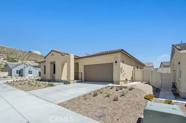 Property Slideshow image 2 of 35 | 28920 vertex way, Canyon Country (Santa Clarita), CA, 91350