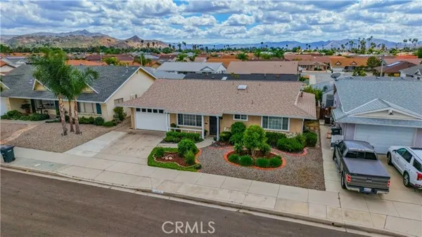 Property Slideshow image 3 of 48 | 1221 w mayberry ave, Hemet, CA, 92543