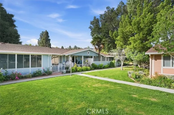 Property Slideshow image 2 of 28 | 19220 avenue of the oaks a, Newhall (Santa Clarita), CA, 91321