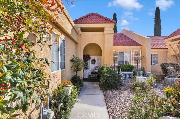 Property Slideshow image 3 of 43 | 19047 primrose ln, Apple Valley, CA, 92308