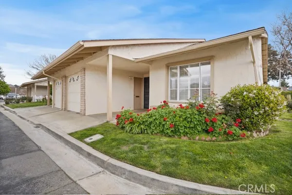Property Slideshow image 2 of 22 | 19324 flowers ct, Newhall (Santa Clarita), CA, 91321
