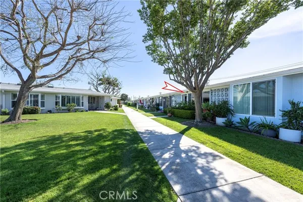 Property Slideshow image 2 of 25 | 13840 canoe brk 15-h, Seal Beach, CA, 90740