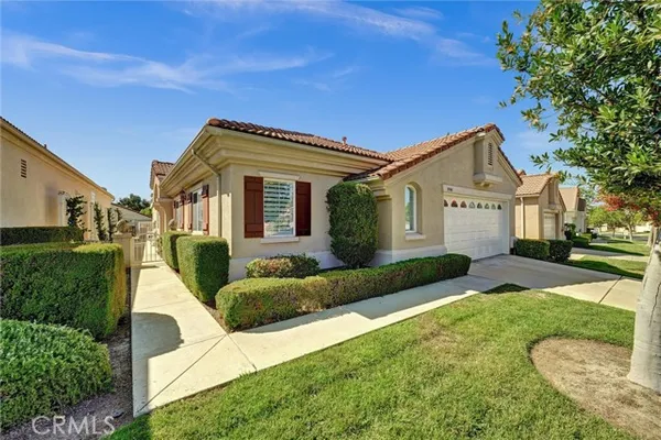 Property Slideshow image 2 of 34 | 39946 via graziana, Murrieta, CA, 92562