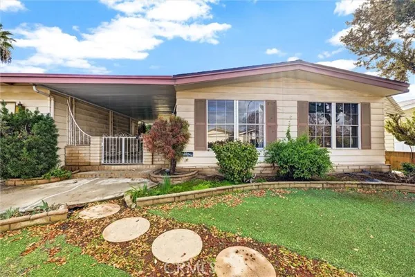 Property Slideshow image 2 of 33 | 1348 jasmine way, Hemet, CA, 92545