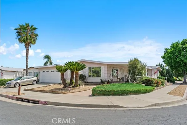 Property Slideshow image 2 of 39 | 2975 manzanita way, Hemet, CA, 92545