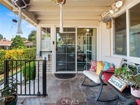 Property Slideshow image 3 of 26 | 26835 avenue of the oaks b, Newhall (Santa Clarita), CA, 91321
