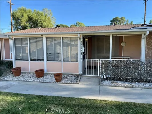 Property Slideshow image 2 of 13 | 19152 avenue of the oaks b, Newhall, CA, 91321