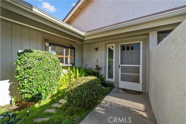 Property Slideshow image 3 of 32 | 19002 avenue of the oaks, Newhall (Santa Clarita), CA, 91321