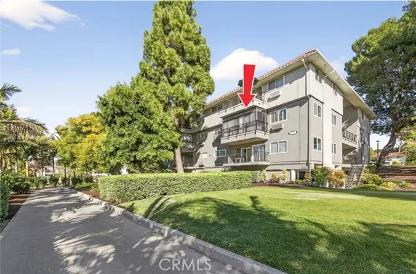 Property Slideshow image 2 of 47 | 2393 via mariposa 2b, Laguna Woods, CA, 92637