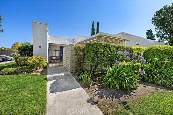 Property Slideshow image 2 of 20 | 2133 via puerta, Laguna Woods, CA, 92637