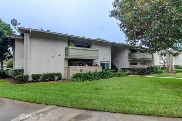 Property Slideshow image 2 of 20 | 8633 portola ct 16h, Huntington Beach, CA, 92646