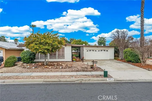 Property Slideshow image 2 of 48 | 2662 silver oak way, Hemet, CA, 92545