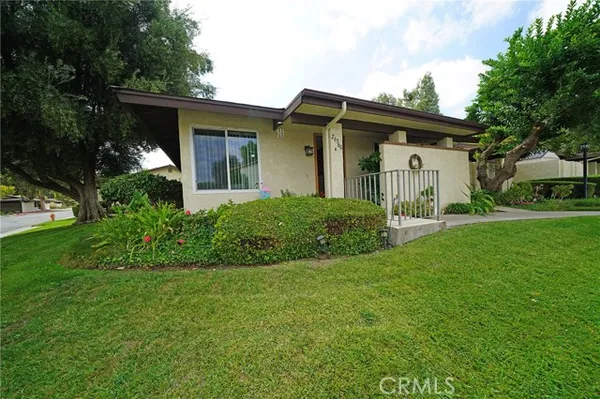 Property Slideshow image 3 of 18 | 26360 oakspur dr a, Newhall (Santa Clarita), CA, 91321