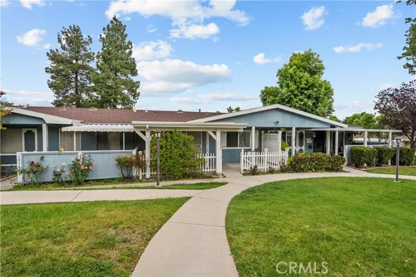 Property Slideshow image 2 of 23 | 19148 avenue of the oaks, Newhall (Santa Clarita), CA, 91321