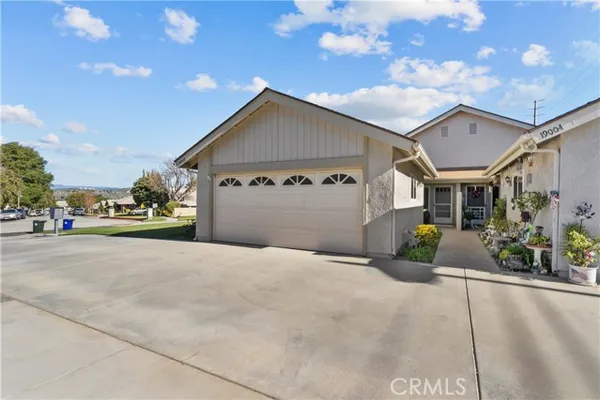 Property Slideshow image 2 of 32 | 19002 avenue of the oaks, Newhall (Santa Clarita), CA, 91321