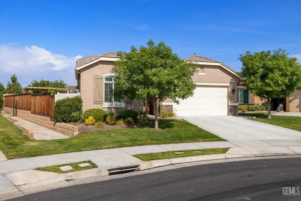 Property Slideshow image 3 of 55 | 9700 kingsport pl, Bakersfield, CA, 93306