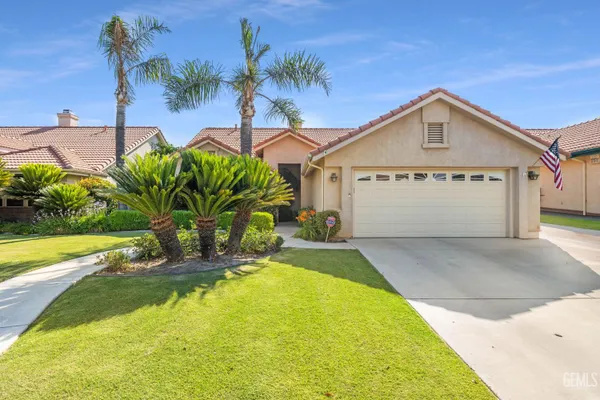 Property Slideshow image 3 of 69 | 3010 tea rose st, Bakersfield, CA, 93311