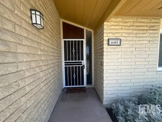 Property Slideshow image 3 of 23 | 6405 desert hills ave, Bakersfield, CA, 93309