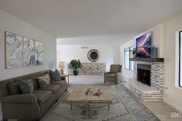 Property Slideshow image 3 of 11 | 924 bermuda st, Bakersfield, CA, 93309