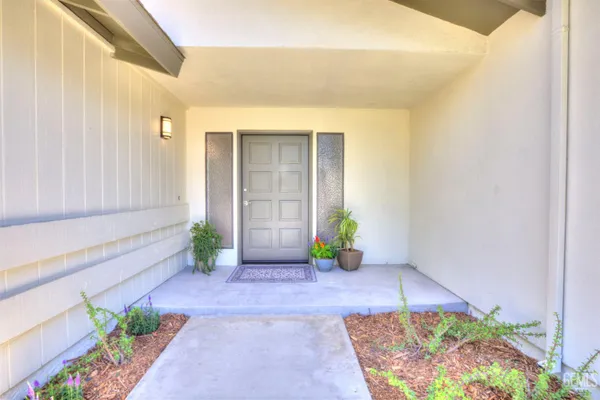 Property Slideshow image 2 of 11 | 924 bermuda st, Bakersfield, CA, 93309