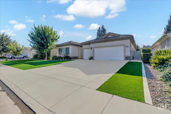 Property Slideshow image 3 of 38 | 5714 park place dr, Bakersfield, CA, 93306