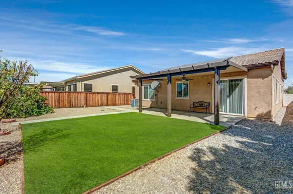 Property Slideshow image 3 of 38 | 9709 richland hills ln, Bakersfield, CA, 93306