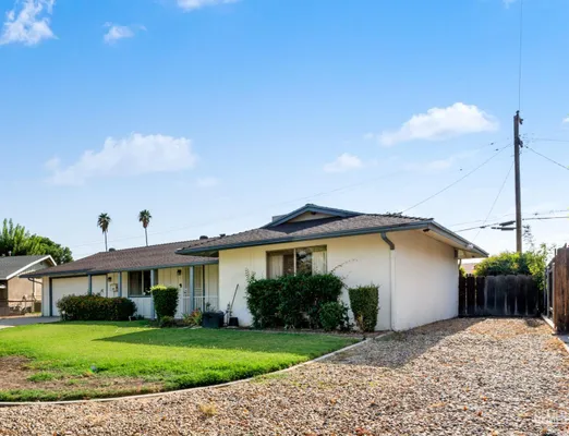 Property Slideshow image 3 of 20 | 405 oak fair way, Bakersfield, CA, 93309