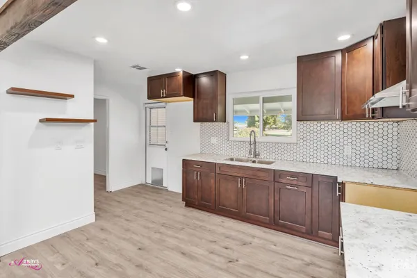 Property Slideshow image 2 of 27 | 6104 bel aire way, Bakersfield, CA, 93309