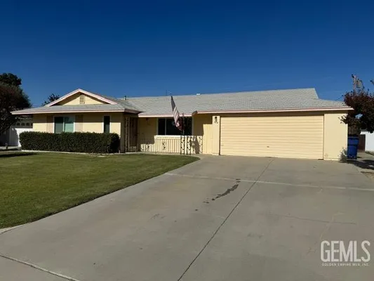 Property Slideshow image 2 of 23 | 604 river oaks dr, Bakersfield, CA, 93309