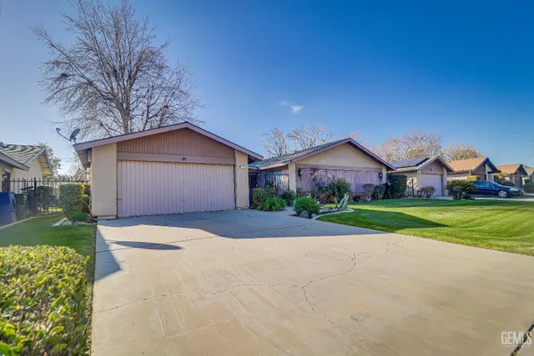Property Slideshow image 2 of 25 | 705 new stine rd, Bakersfield, CA, 93309