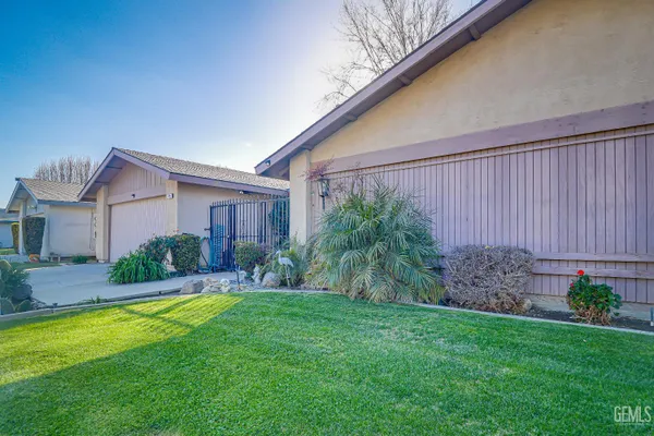 Property Slideshow image 3 of 25 | 705 new stine rd, Bakersfield, CA, 93309