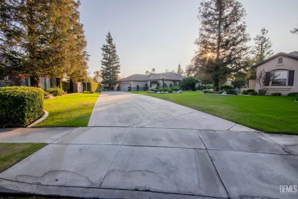 Property Slideshow image 3 of 47 | 3223 peace rose st, Bakersfield, CA, 93311