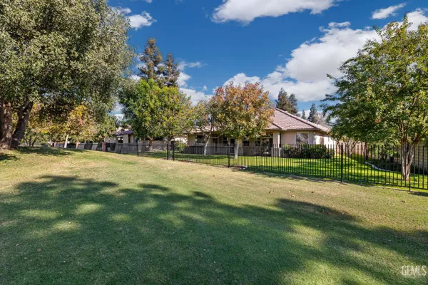 Property Slideshow image 2 of 67 | 3019 violet rose ct, Bakersfield, CA, 93311