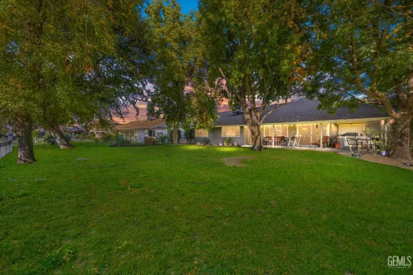 Property Slideshow image 2 of 46 | 705 bermuda st, Bakersfield, CA, 93309