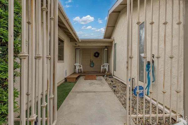 Property Slideshow image 2 of 31 | 517 new stine rd, Bakersfield, CA, 93309