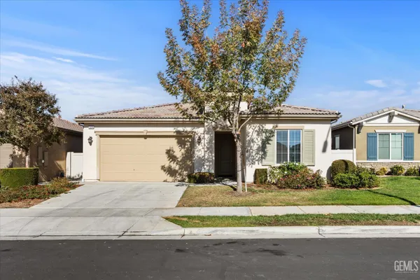 Property Slideshow image 3 of 49 | 10016 francois ln, Bakersfield, CA, 93306