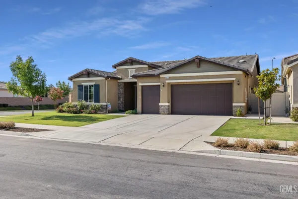 Property Slideshow image 3 of 47 | 9917 stockholm pl, Bakersfield, CA, 93306