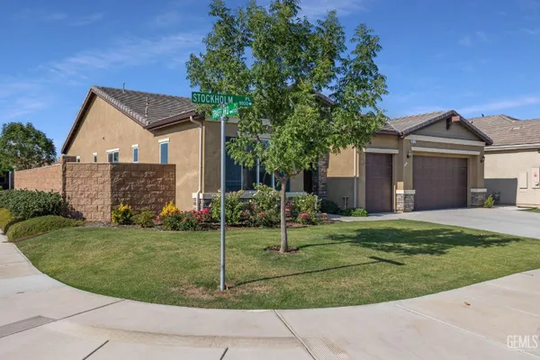 Property Slideshow image 2 of 47 | 9917 stockholm pl, Bakersfield, CA, 93306