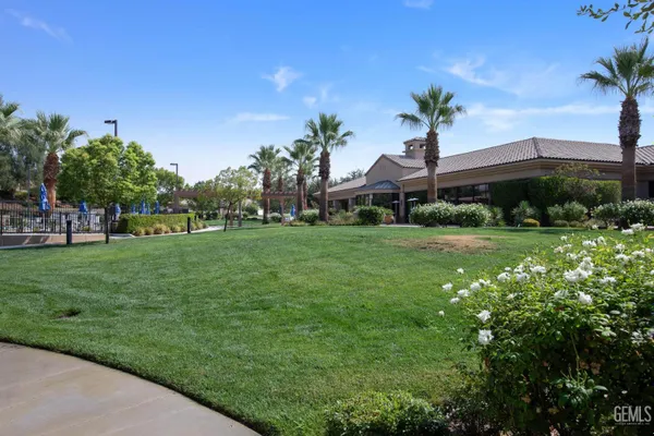 Property Slideshow image 2 of 35 | 5703 park place dr, Bakersfield, CA, 93306